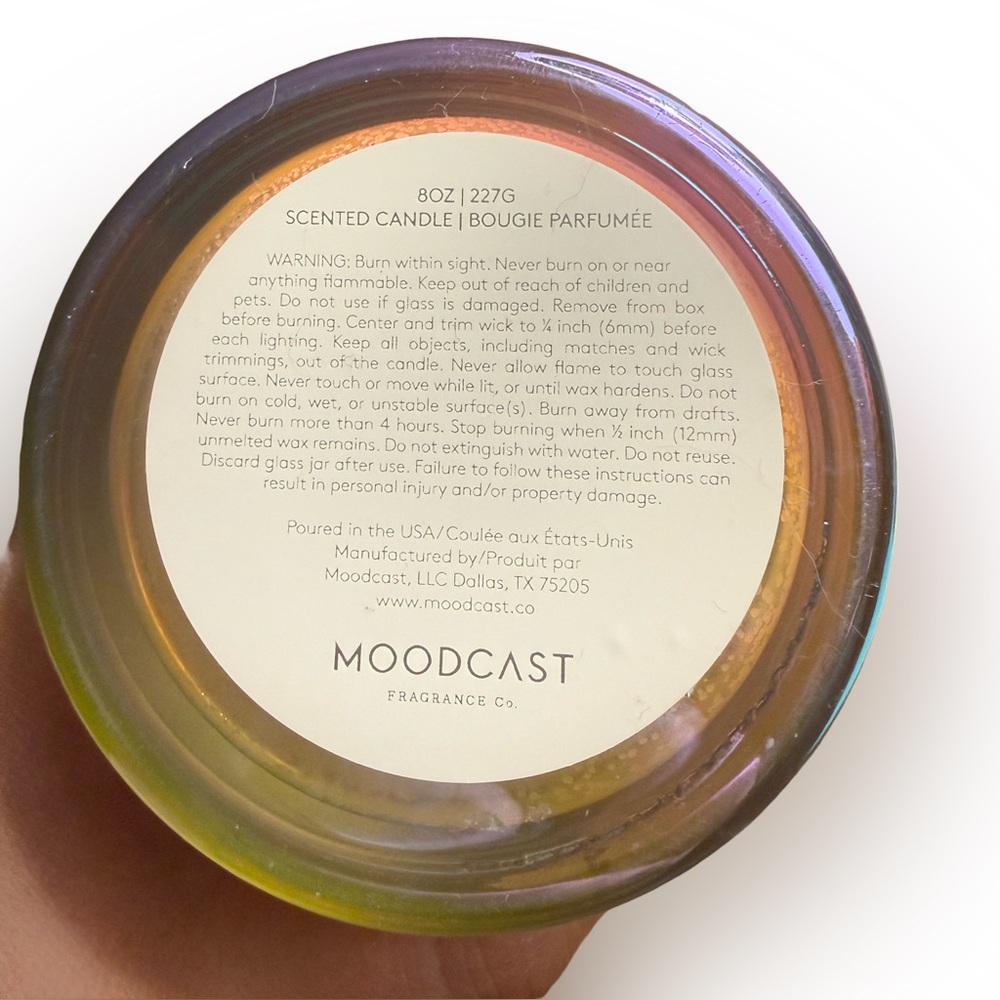 Moodcast Girls Trip Candle Iridescent Glass 8oz NEW Rhubarb Cassis Lemon - Picture 2 of 6